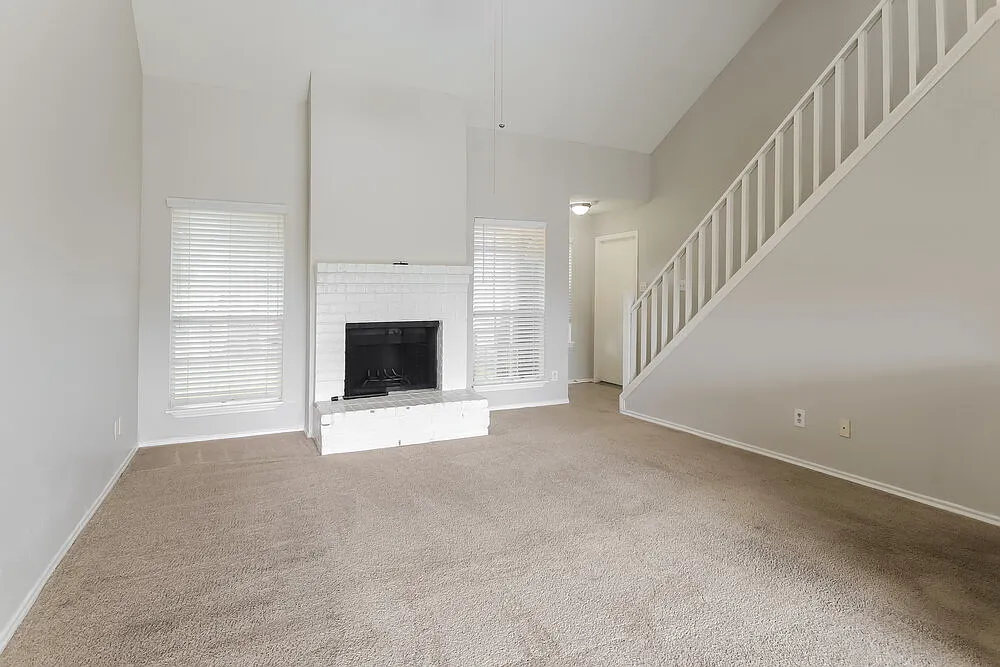 3 bed, 2.0 bath, 1306 sqft, $1,580 — Photo 4