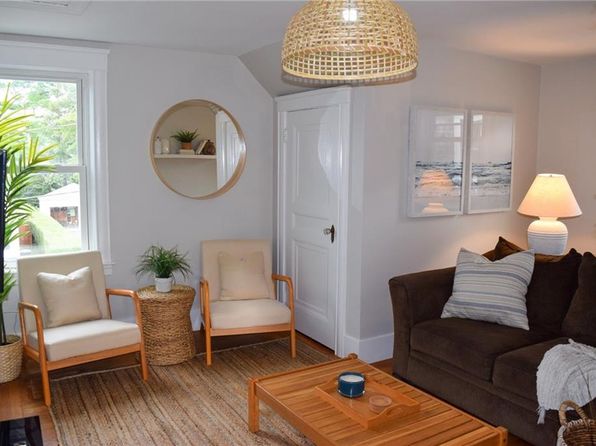 33 Almy St, Newport, RI 02840