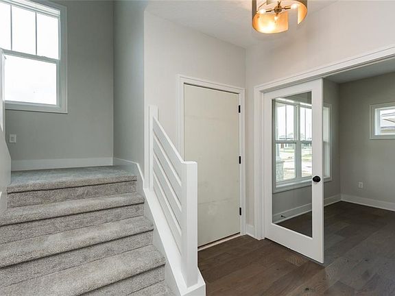 5th image of 206 S 91st St