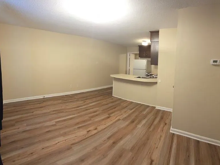 200 S Linwood Ave — Photo 2