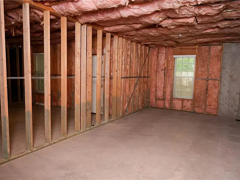 6335 Waveland Dr — Photo 18
