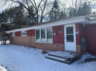 445 Fairview Ct, Hartland, WI 53029