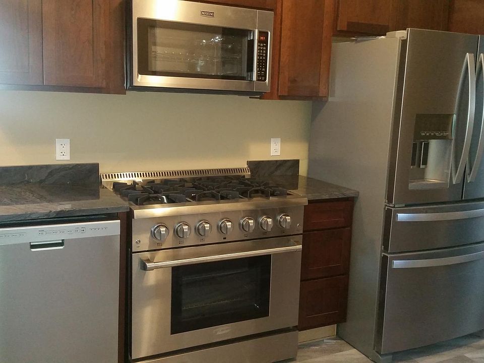 2nd image of 1515 E 70th St