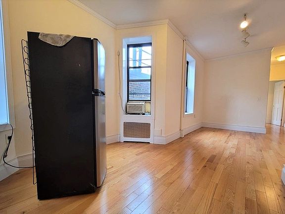 2nd image of 48 Stuyvesant St APT 10