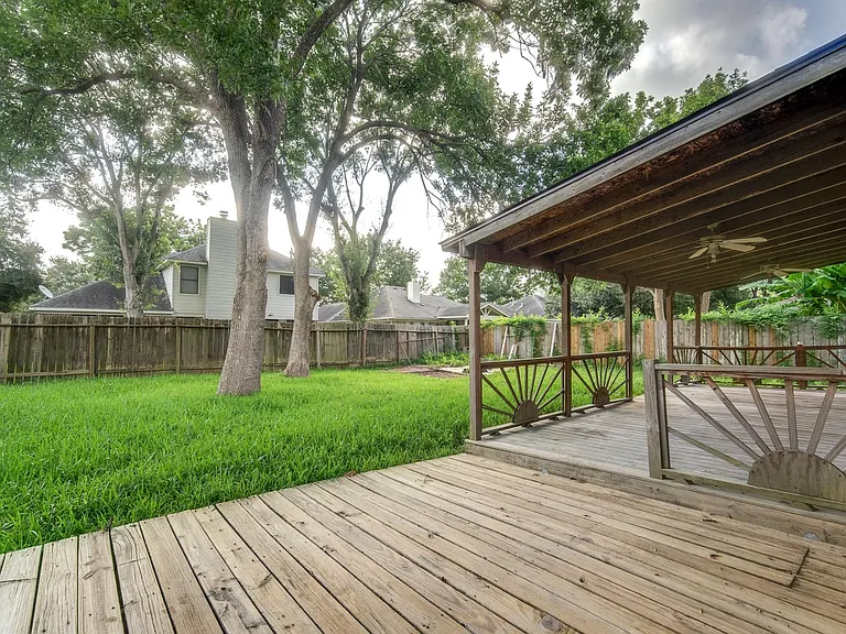 17143 Summer Hollow Dr — Photo 35