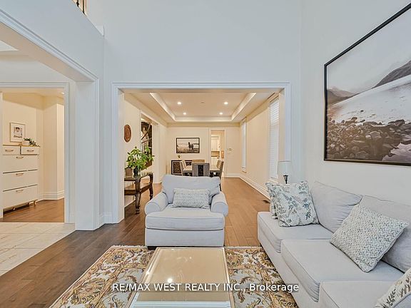 4th image of 293 Torrey Pines Rd