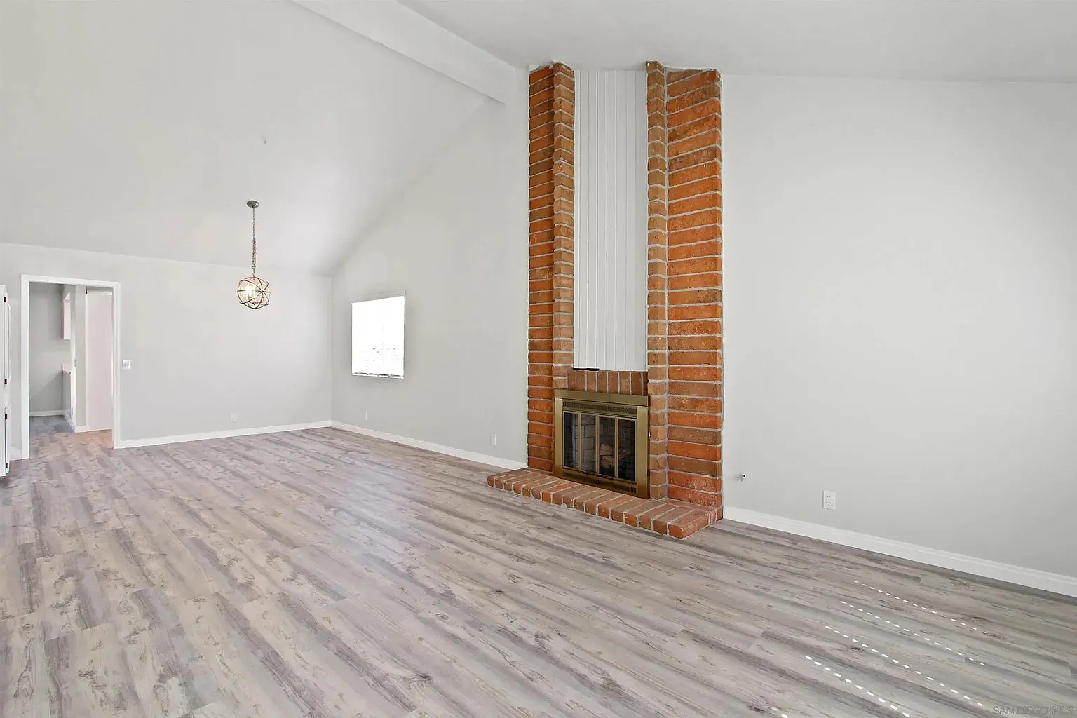 148 N Roth Ln — Photo 2