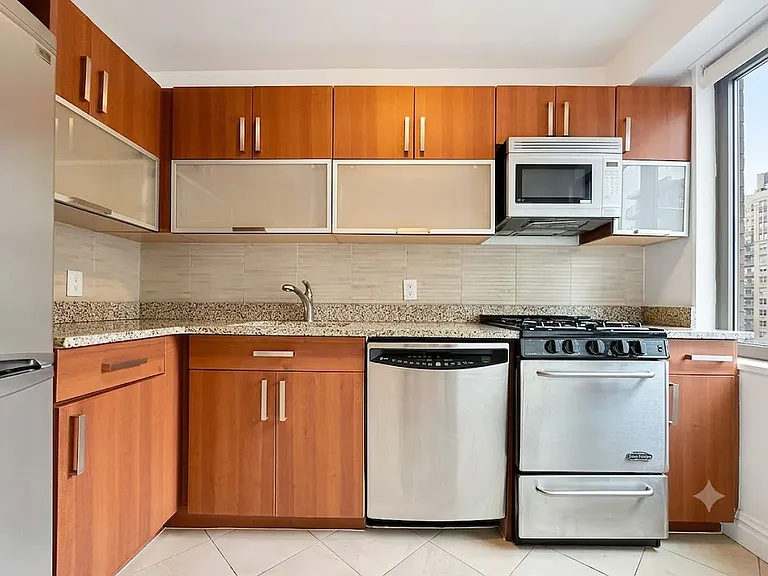 135 W 96th St #10-D — Photo 2