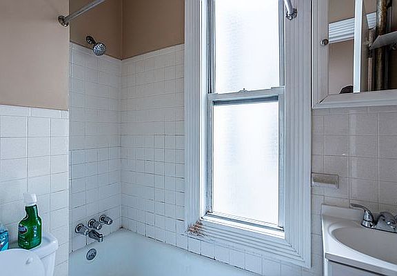 5th image of 210 Eckford St APT 3R