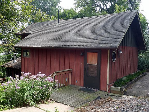 View of house fr. driveway