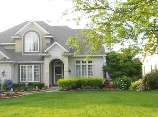 10 Ashwood Ct, Sugar Grove, IL 60554