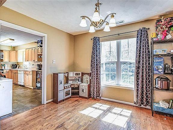 4th image of 3805 High St
