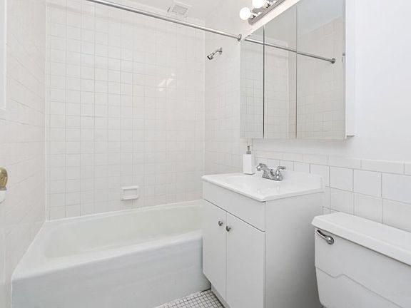 3rd image of 154 W 70th St #3T