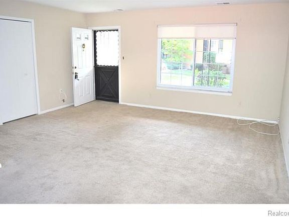 4th image of 22807 Overlake St