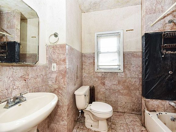 5th image of 242 Louis Ave