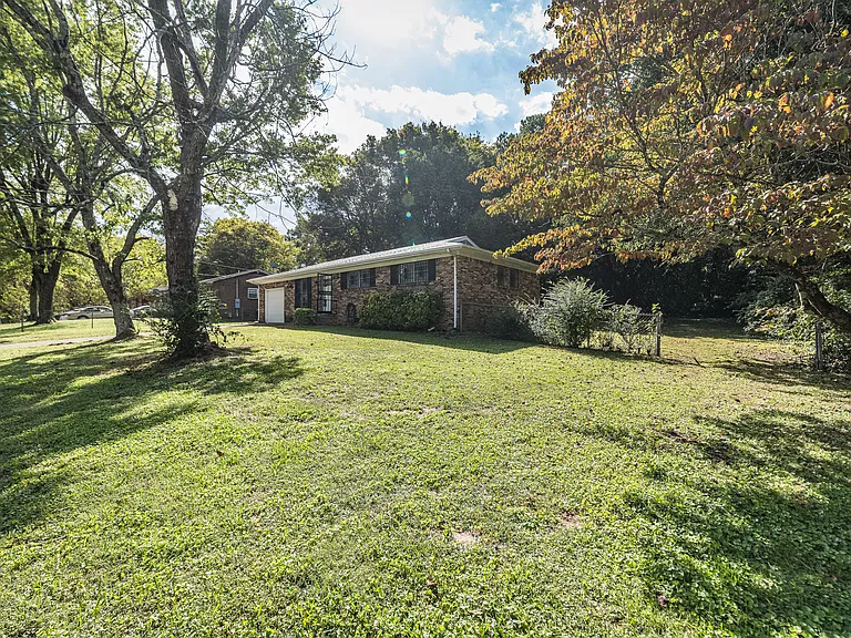 2627 Thornhill Rd NW — Photo 9