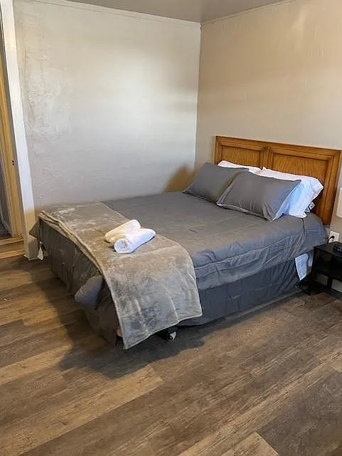 1 bed, 700 sqft, $900 — Photo 1