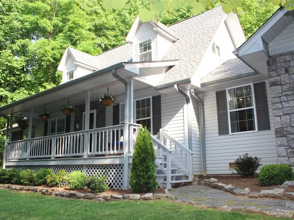 105 Continental Dr, Flat Rock, NC 28731