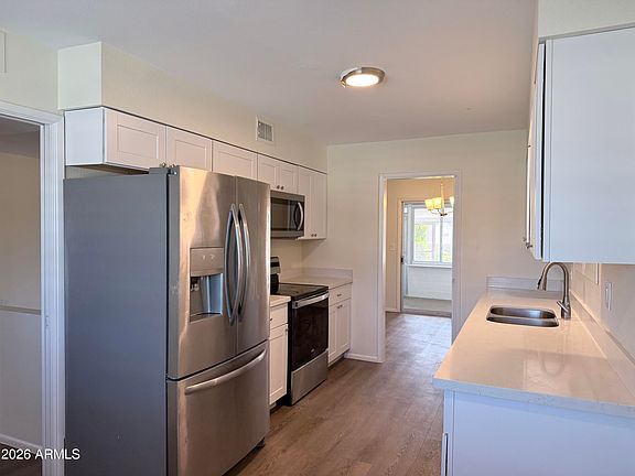 4th image of 10217 W MISSION Lane