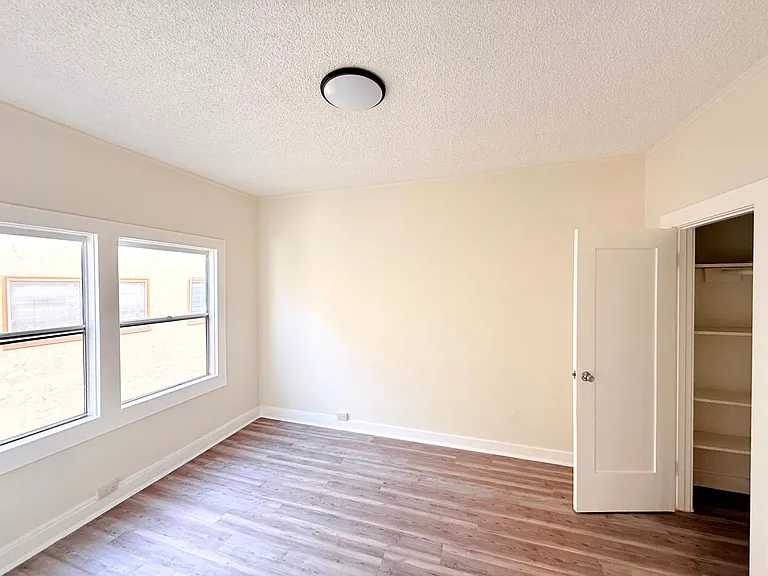 1614 N. Kenmore Avenue — Photo 32