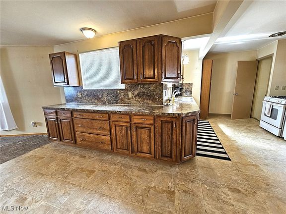 5th image of 13975 Kathleen Dr
