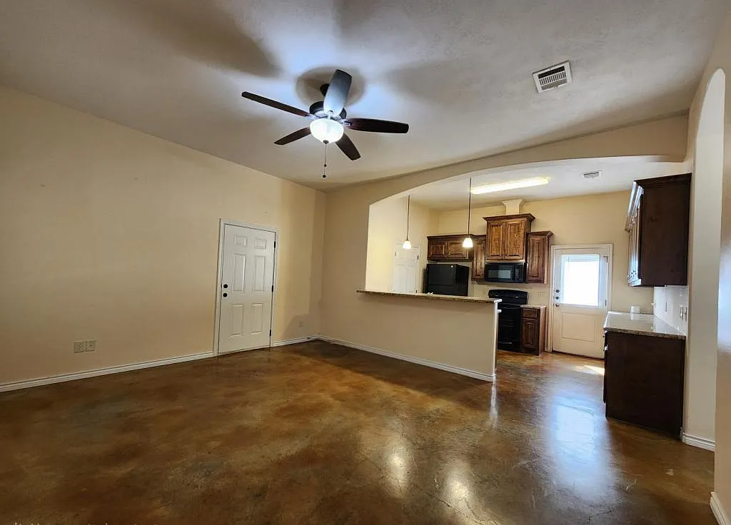 3933 John Sharp Pkwy — Photo 3