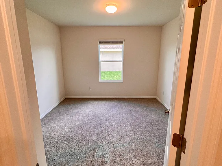 2518 NE 6th Pl — Photo 22