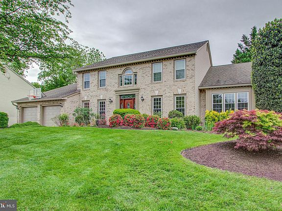 2nd image of 10309 Lewis Knolls Dr