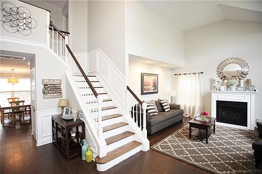 2nd image of 122 Grande Woodlands Way