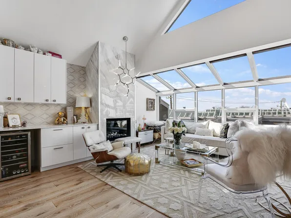 1115 Elm St, White Rock, BC V4B 3R9