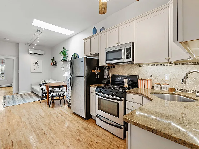 349 7th St #3L — Photo 5