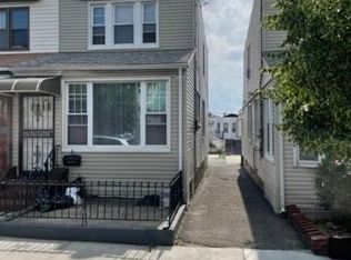 58-20 61st St, Maspeth, NY 11378