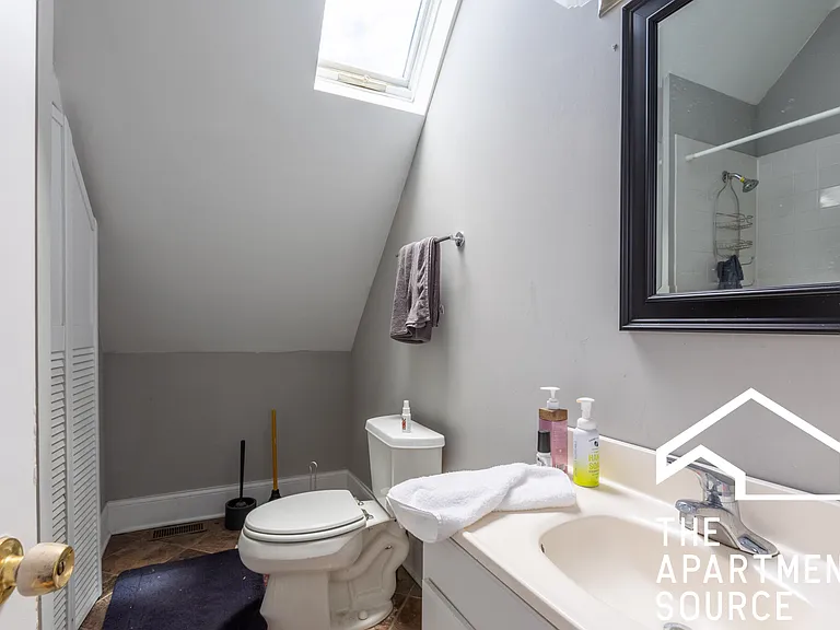 1314 W Roscoe St #2 — Photo 12