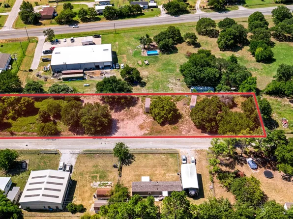 108 Angela St, Azle, TX 76020