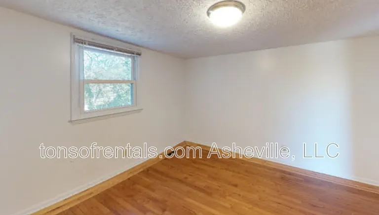 1051 Upward Rd — Photo 9