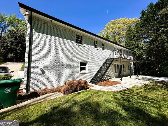 3rd image of 1387 Renee Dr