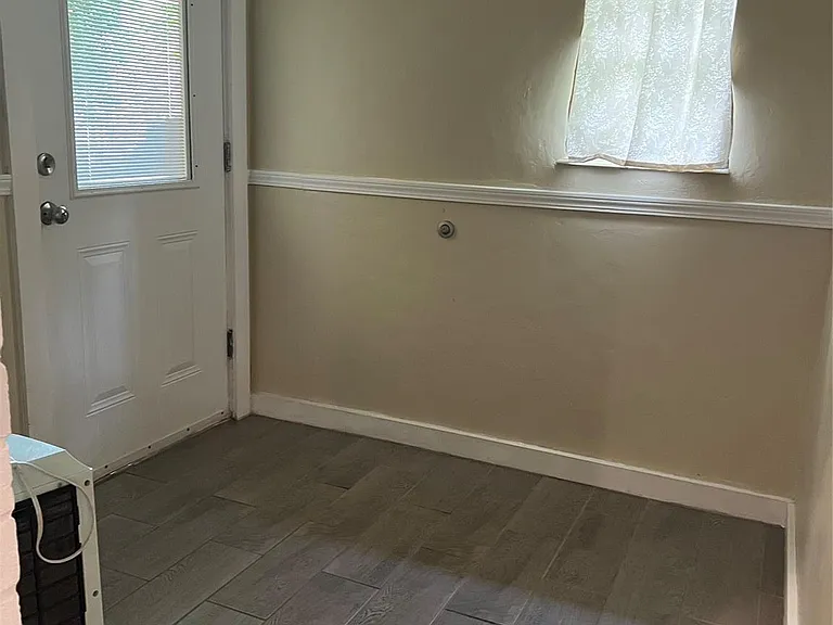 3821 Moore St — Photo 2