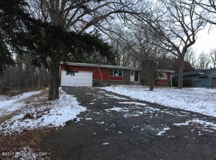 207 Oakridge Rd, Bear Creek Township, PA 18702