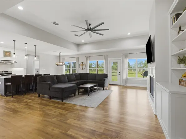 414 Wesley Ridge Dr, Spicewood, TX 78669