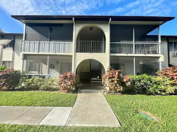 5839 La Pinata Blvd, Greenacres, FL 33463