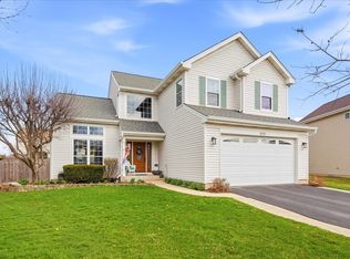334 S Clearview Cir, Round Lake, IL 60073