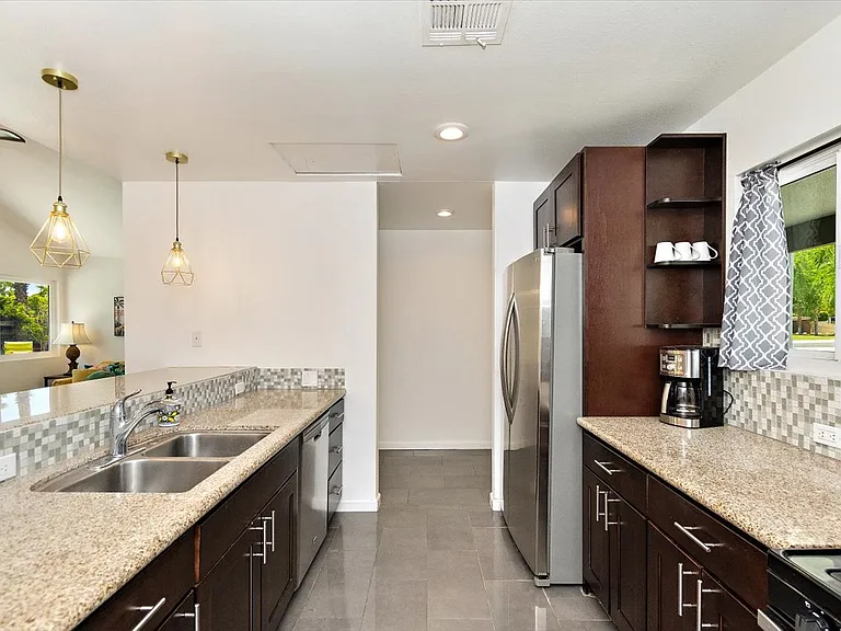 2632 N Aurora Dr — Photo 10