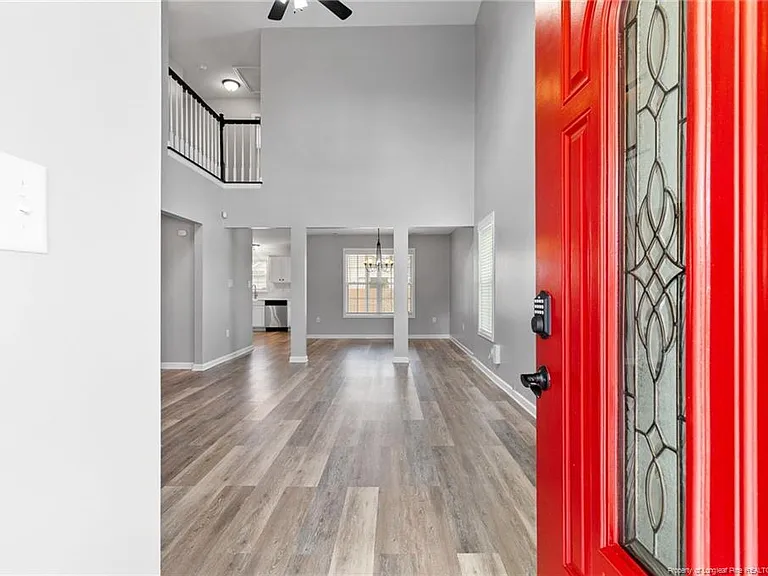 118 Newport Ct — Photo 5