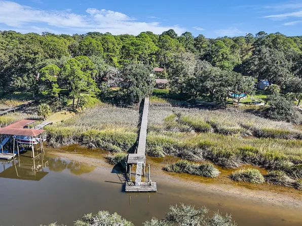 9121 Garland Dr, Savannah, GA 31406