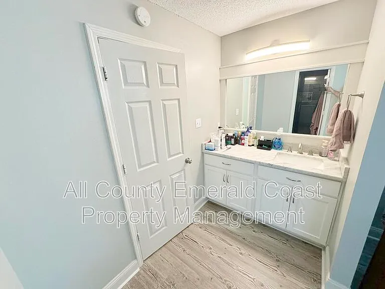 915 Emily Cir — Photo 18