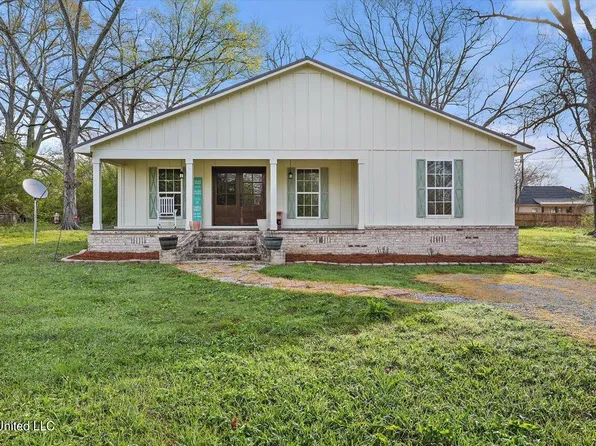 107 Shields Ave, Pelahatchie, MS 39145
