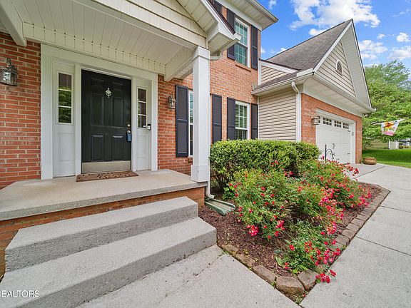 2nd image of 8820 Shoreham Blvd