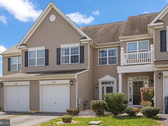 2nd image of 944 Lansdowne Rd