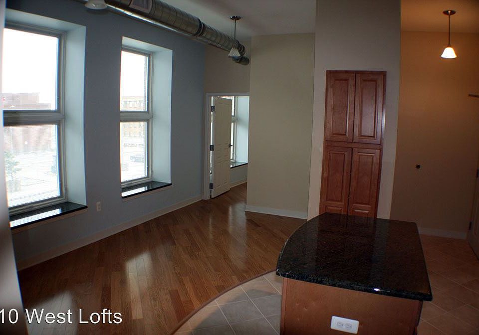 1st image of 10 W Huron St Ste 304