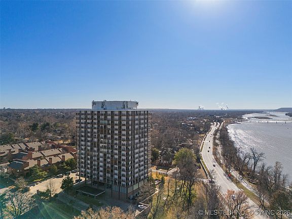 4th image of 2300 Riverside Dr #E